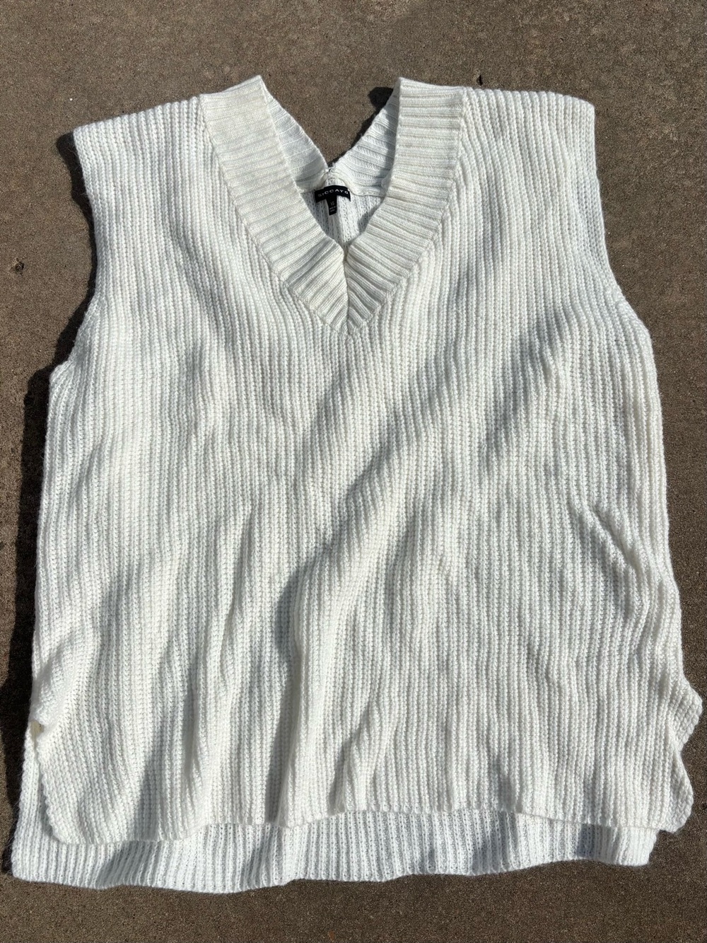 Staccato White Ribbed V‑Neck Sweater Vest